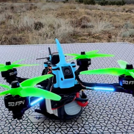 SEQURE SQFPV Rison5 5-inch FPV racing drone outdoor review with DJI O4 style camera and green propellers