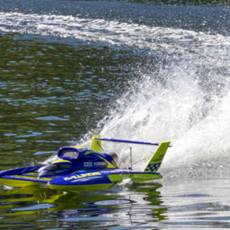 Pro Boat Miss Illinois U-34 hydroplane making a high-speed turn during an on-water review
